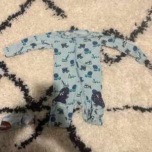 2 Posh Peanut 9-12 months footie pajamas